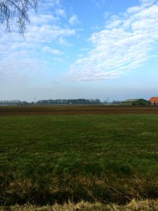 Lageweg lochem met op de achtergrond de koepel van Staring